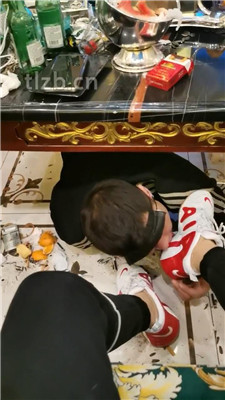 图片[20]-文文文】KTV开发双素人-舔脏鞋底/踢踹/碾压狗头/闻棉袜踩踏