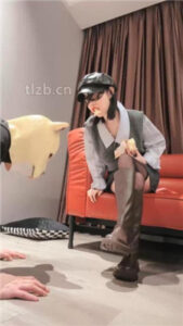 【娜娜米】舔脏靴子玉足/脚踩喂食【完整版】_绳艺库视频下载