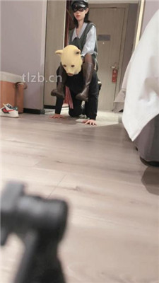 图片[8]-娜娜米】舔脏靴子玉足/脚踩喂食完整版】