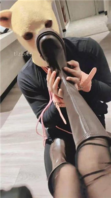 图片[16]-娜娜米】舔脏靴子玉足/脚踩喂食完整版】