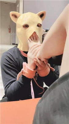 图片[17]-娜娜米】舔脏靴子玉足/脚踩喂食完整版】