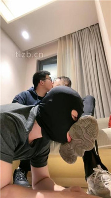 图片[6]-Jenn】情侣主亲热羞辱绿帽-舔鞋底/踩踏/黑丝脚插嘴