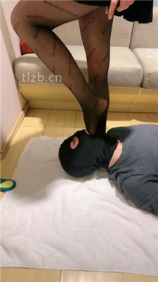 图片[18]-Jenn】情侣主亲热羞辱绿帽-舔鞋底/踩踏/黑丝脚插嘴