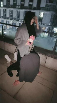 图片[8]-昭玥】深夜户外-牵狗链遛狗爬行-骑马转胯-踩踏