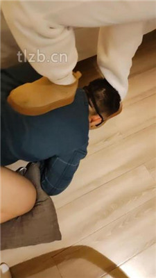 图片[2]-情侣念主】胯下辱/揪耳朵/雪地靴白袜跪舔