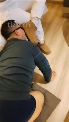 【情侣念主】胯下辱/揪耳朵/雪地靴白袜跪舔_绳艺库视频下载