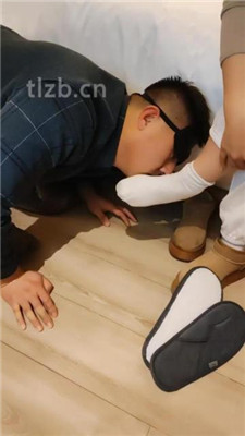 图片[3]-情侣念主】胯下辱/揪耳朵/雪地靴白袜跪舔