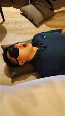 图片[8]-情侣念主】胯下辱/揪耳朵/雪地靴白袜跪舔