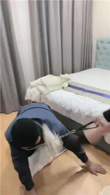 【桃子sama】小白鞋踩踏提档/脚喂酸奶_绳艺库视频下载