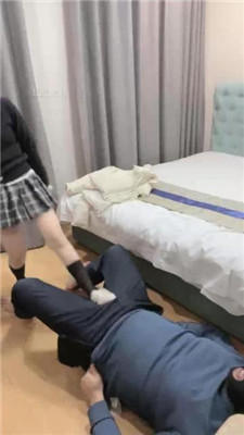 图片[3]-桃子sama】小白鞋踩踏提档/脚喂酸奶