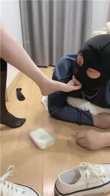 图片[6]-桃子sama】小白鞋踩踏提档/脚喂酸奶