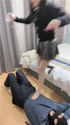 图片[9]-桃子sama】小白鞋踩踏提档/脚喂酸奶