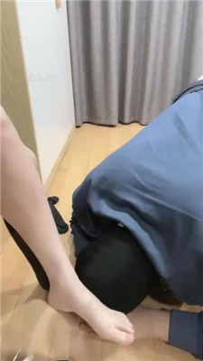 图片[10]-桃子sama】小白鞋踩踏提档/脚喂酸奶