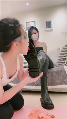 图片[5]-爱神】母畜转胯踩踏喂食/舔鞋底藤条鞭打/狗盆喝圣水完整版】