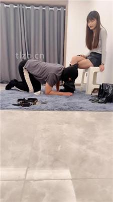 图片[2]-玥希希】长靴踩踏/舔脏鞋裸足/脚踩喂食