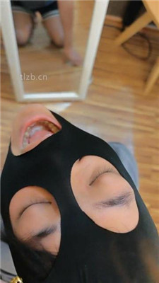 图片[5]-乔伊】骑马鞭打镜前辱/高跟黑丝踩虐/踩踏面包喂食/坐脸窒息