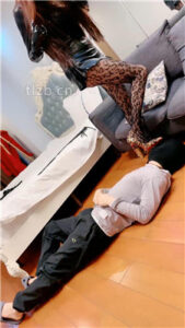 【温莎】舔口水拖鞋底/网袜踩虐【完整版】_绳艺库视频下载