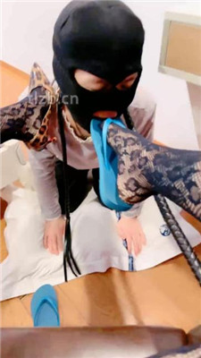 图片[7]-温莎】舔口水拖鞋底/网袜踩虐完整版】