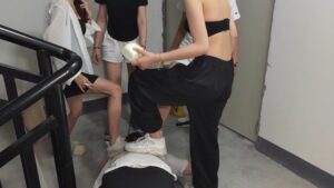 【贺岁片】广州小鱼姐姐携手多S楼道玩狗_绳艺库视频下载