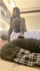 【小欲魔王】长靴全体重踩踏/鞭打/滴蜡/人肉坐垫_绳艺库视频下载