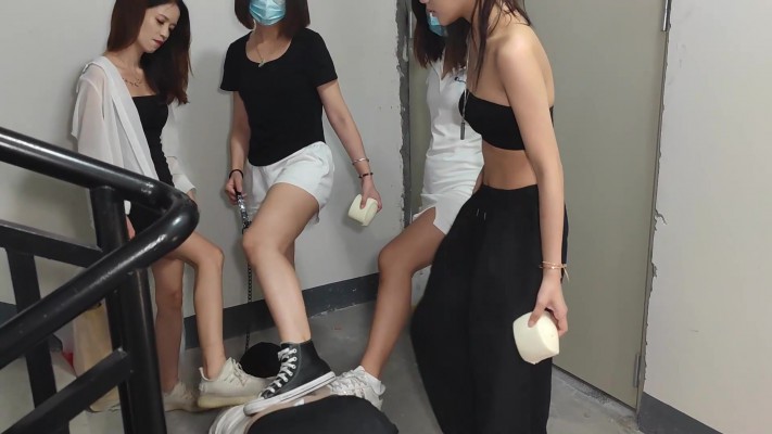 图片[5]-贺岁片】广州小鱼姐姐携手多S楼道玩狗