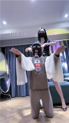 图片[6]-陈莹斯】体罚狗-捂手窒息/揪耳朵/强制喝洗脚水-黑丝脚制裁