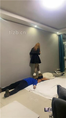 图片[4]-精神小妹】7女王调双奴-轮流全体重跳踩双视角版】