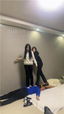 图片[11]-精神小妹】7女王调双奴-轮流全体重跳踩双视角版】