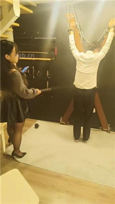 图片[3]-晏青】强制重度鞭打/骑马转胯/黑丝舔上】