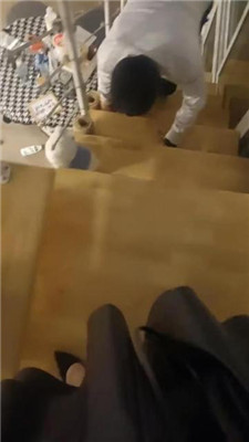 图片[4]-晏青】品尝裸足/囚禁狗笼