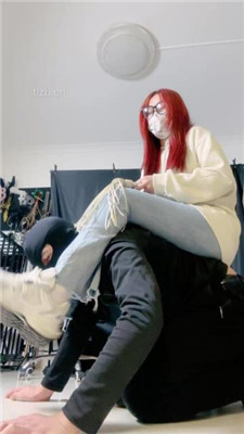 图片[6]-雯雯】跑步后原味鞋袜脚狂舔/插嘴