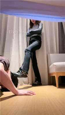 【jenn】贱狗地板喂食/口吐喂食/踩踏腿绞_绳艺库视频下载