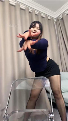 【狗哥】黑丝脚踩绿帽狗_绳艺库视频下载