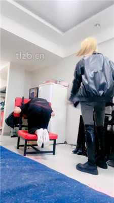 图片[9]-兔兔大大】骑马爬行/舔脏鞋底/鞭打/踩踏/闻臭脚