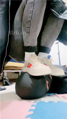 图片[20]-兔兔大大】骑马爬行/舔脏鞋底/鞭打/踩踏/闻臭脚