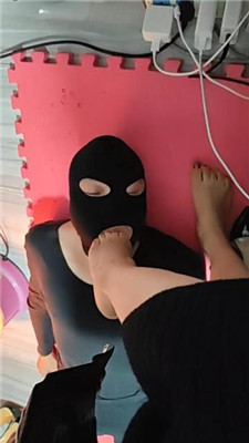 图片[8]-紫钰大人】黑丝网袜脚踩脚垫