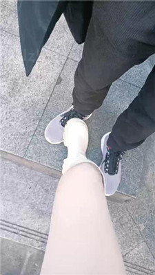 图片[5]-乐爷】地铁上长靴戏耍路人