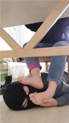 图片[2]-樱樱】桌底视角-近距离-玩虐贱奴下】