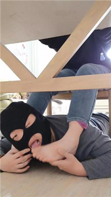 图片[3]-樱樱】桌底视角-近距离-玩虐贱奴下】