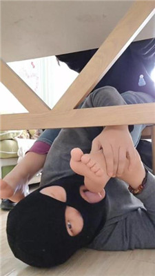 图片[4]-樱樱】桌底视角-近距离-玩虐贱奴下】