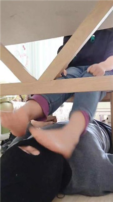 图片[6]-樱樱】桌底视角-近距离-玩虐贱奴下】