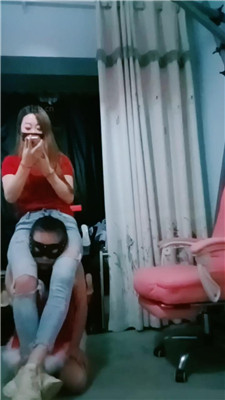 图片[4]-女慕乐】母畜-骑马骑脖转胯/跪舔脏运动鞋