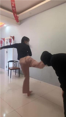 【精神小妹】跆拳道妹妹真人靶训练_绳艺库视频下载