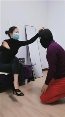 图片[4]-凌儿女神】新年第一鞭-重度鞭打/狗爪子踩出血