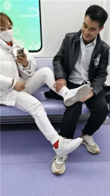 【乐姐】地铁上挑逗贱奴_绳艺库视频下载