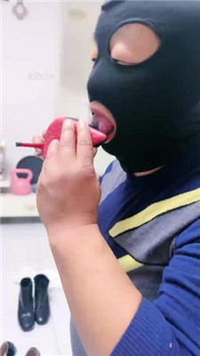 图片[4]-蜜糖情侣】物化圈养奴做擦鞋器