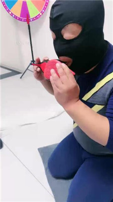 图片[2]-蜜糖情侣】物化圈养奴做擦鞋器