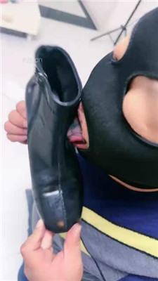 图片[5]-蜜糖情侣】物化圈养奴做擦鞋器