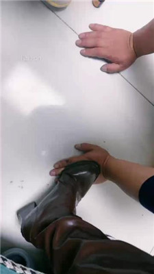 图片[7]-蜜糖情侣】物化圈养奴做擦鞋器