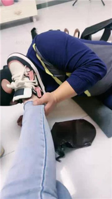 图片[6]-蜜糖情侣】物化圈养奴做擦鞋器